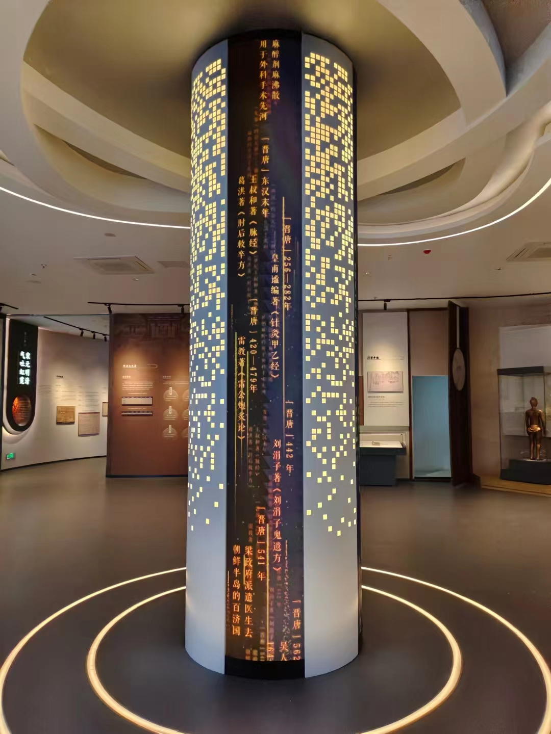 長沙岳麓區(qū)某養(yǎng)生館圓柱創(chuàng)意LED顯示屏